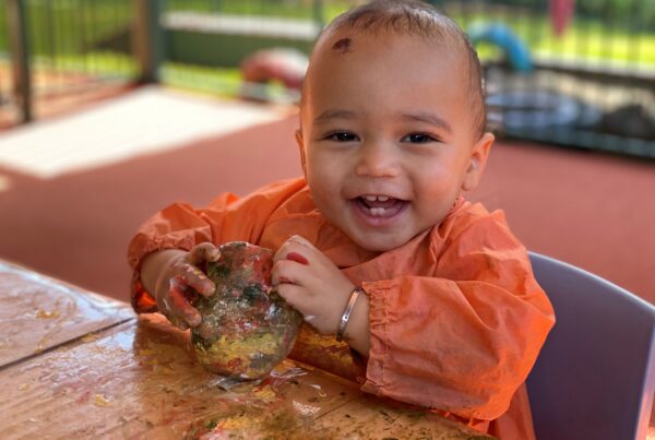 Rock painting with the little fish room at Bright kids ELC in Nerang, indigenous inspired program, best childacre centre, long daycare